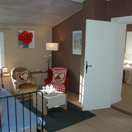 Domaine De La Queyssie Bed and breakfast