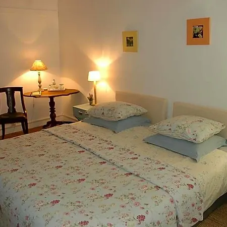 לינה וארוחת בוקר Domaine De La Queyssie 3*