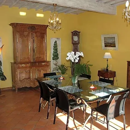 לינה וארוחת בוקר Domaine De La Queyssie 3*