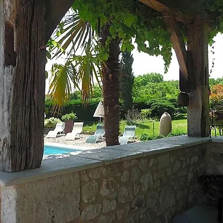 לינה וארוחת בוקר Domaine De La Queyssie